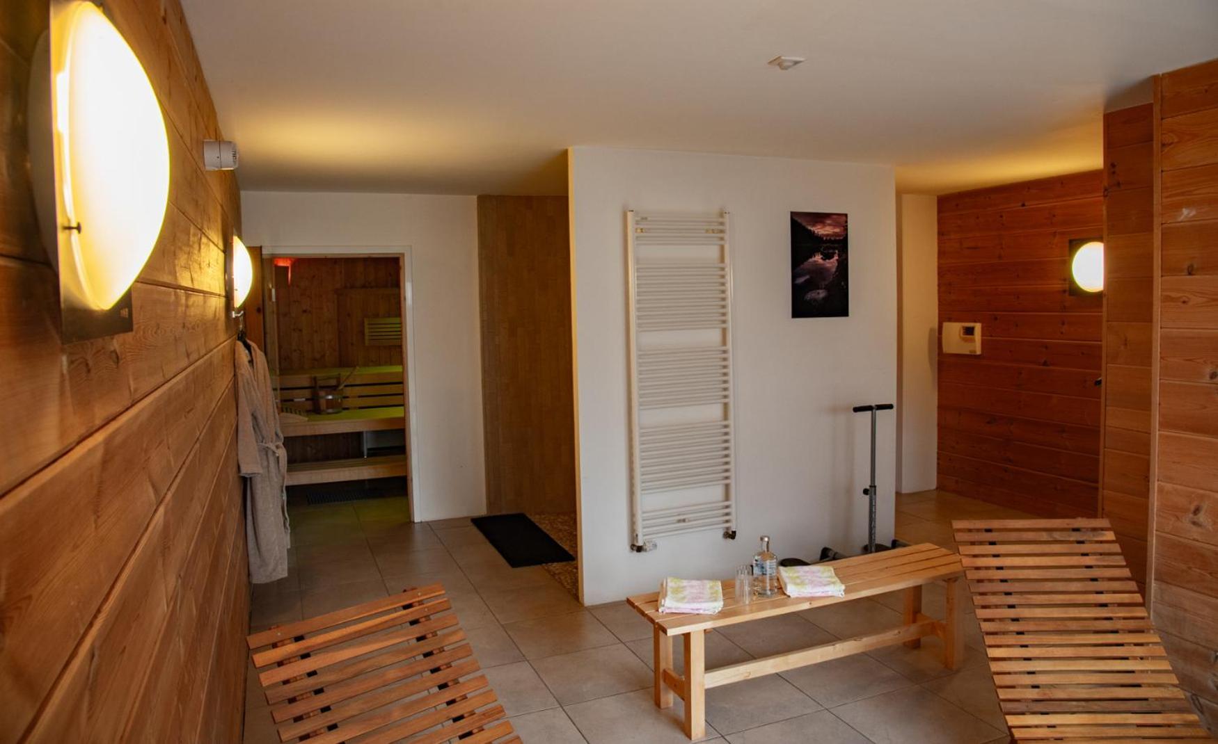 Logis Hotel & Restaurant Des Lacs Celles-sur-Plaine Exteriér fotografie
