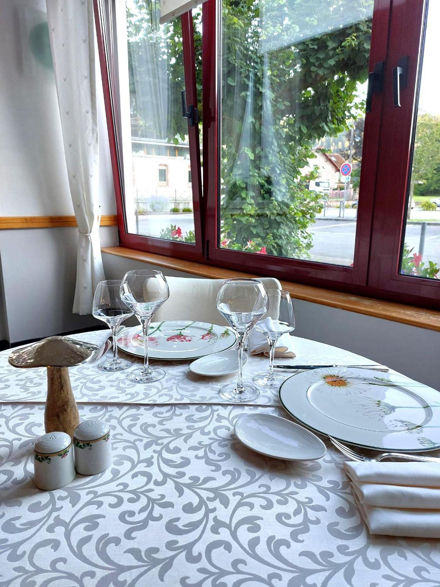 Logis Hotel & Restaurant Des Lacs Celles-sur-Plaine Exteriér fotografie