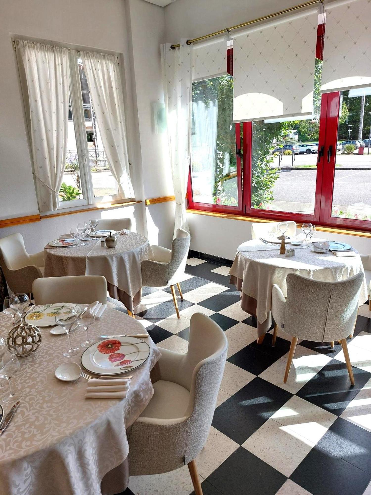 Logis Hotel & Restaurant Des Lacs Celles-sur-Plaine Exteriér fotografie